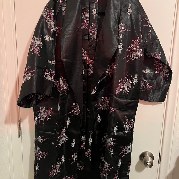 Reversible Silk Robe - Picture 4 of 9